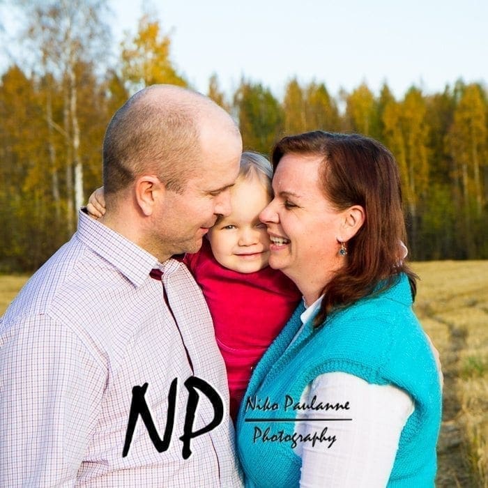 Yhdessä Rakkaudella Jaana ja Kosti perhekuvaus (6) Yhdessä Rakkaudella Jaana ja Kosti perhekuvaus (6)