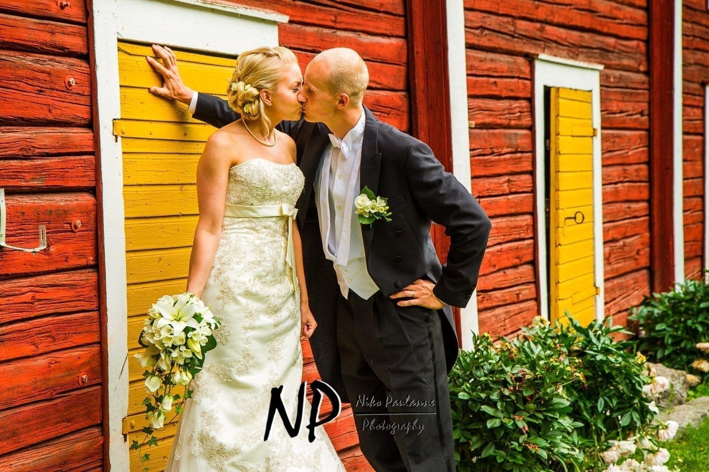 Annika ja Tuomo - hääkuvaus Nurmo - Seinäjoki - Ilmajoen opisto Annika ja Tuomo - hääkuvaus Nurmo - Ilmajoen opisto © Niko Paulanne - nikopaulanne.fi (10)